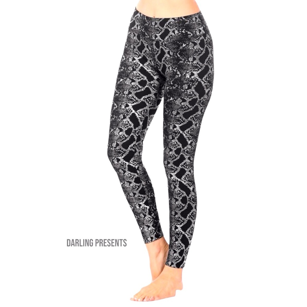 Zenana Metallic Snake Print Leggings Women Color Black Size S/M
